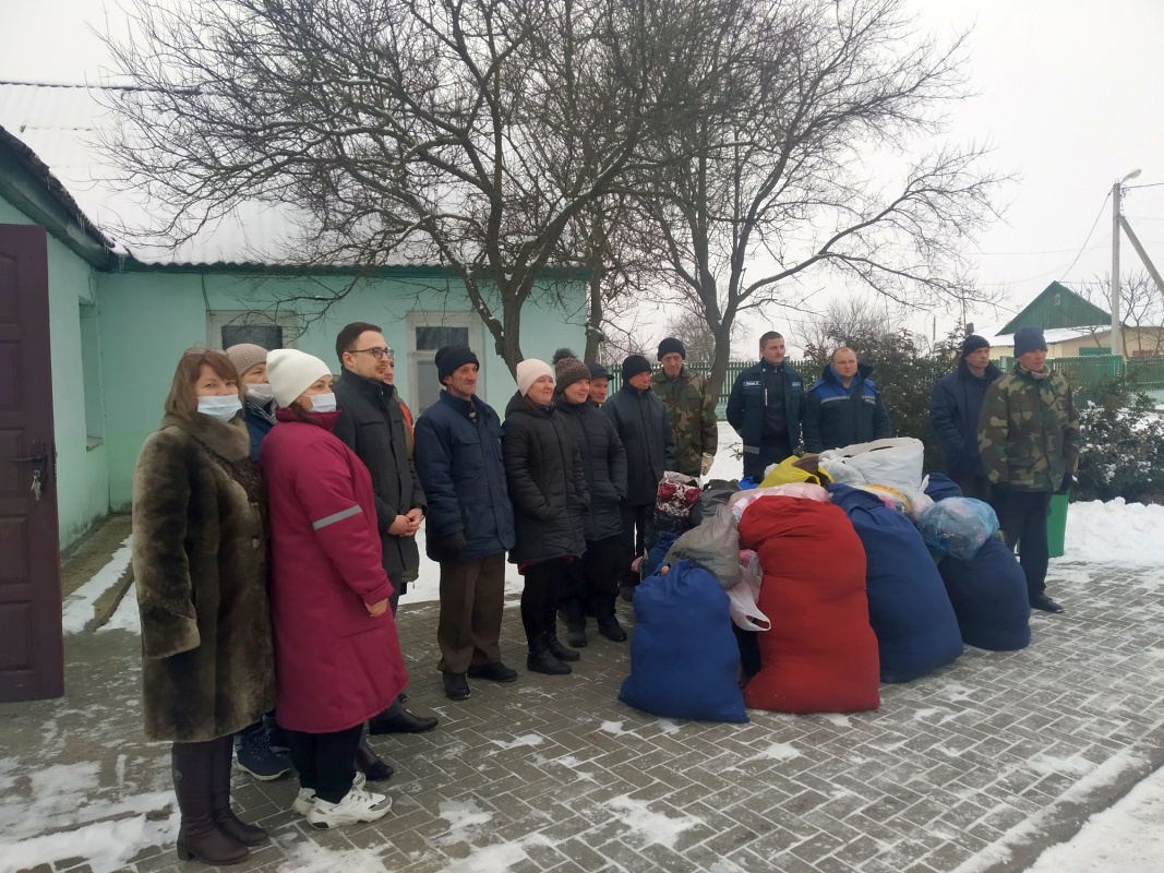 Гуманитарная помощь Пинковичскому интернату для пожилых и инвалидов. Совместная акция коллектива Пинских ТЭЦ и социального отдела Пинской епархии.